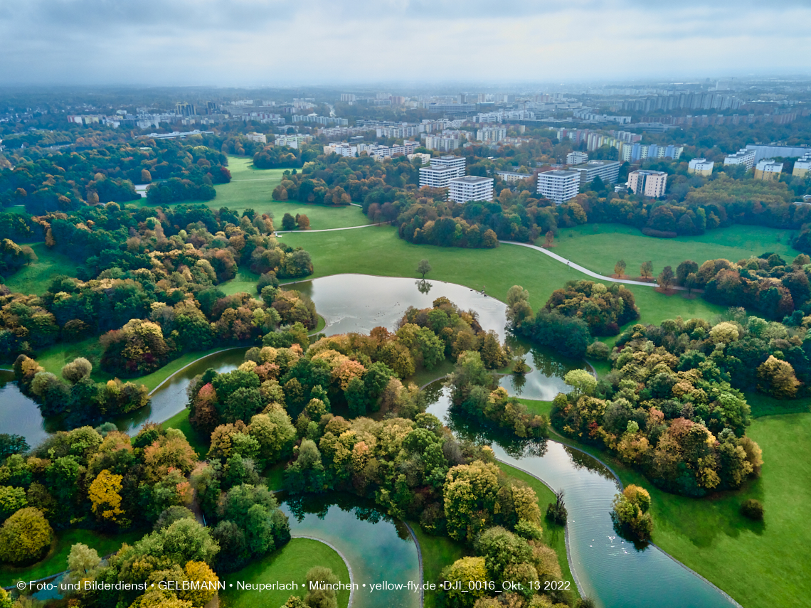 13.10.2022 - Der Ostpark mit See und Biergarten in Neuperlach 13.10.2022 - Der Ostpark mit See und Biergarten in Neuperlach